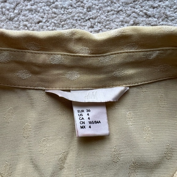H&M Trend Yellow Gold Button Down Blouse Shirt Top Long Sleeve Polka Dot 4 US - Picture 16 of 16